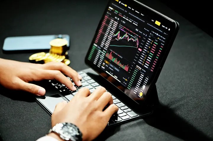 From T+1 to Real Time: DolphinDB Powers Next-Gen Strategy P&L Platforms for Full-Asset Risk Control