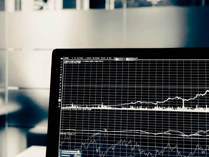Factor Calculation Solutions Compared: Python + HDF5 vs. DolphinDB